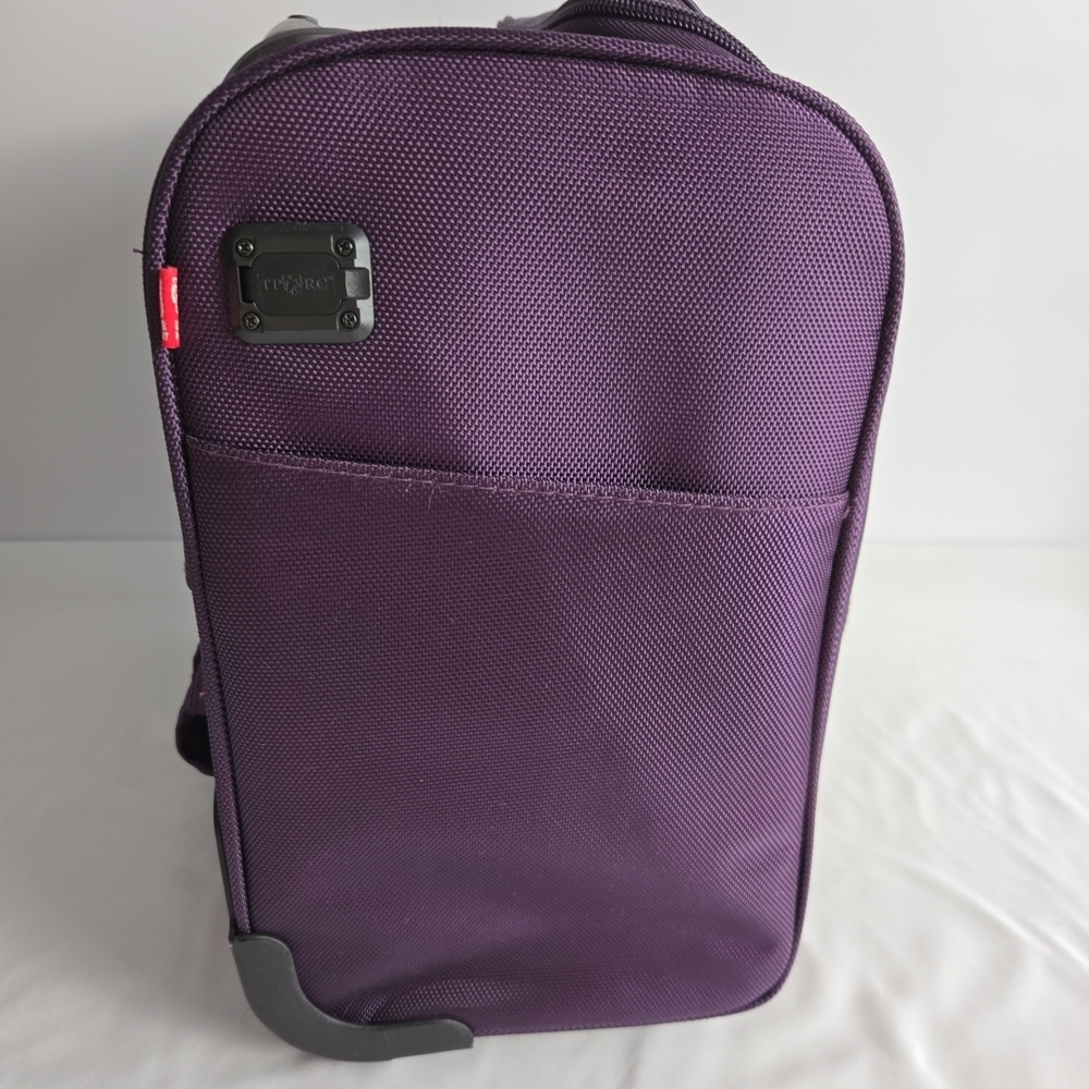 NWOT TPRC Purple Travel Bag And USB Port Shoe Pocket Retractable Handle Carry-on - Picture 9 of 16
